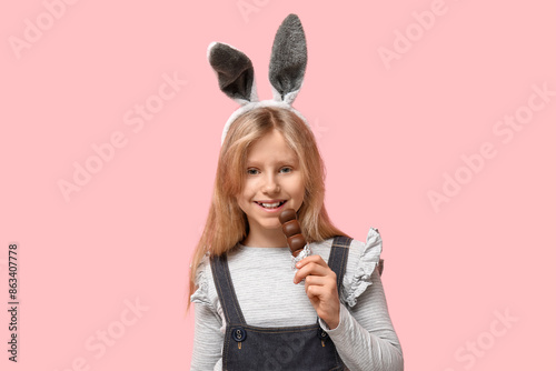 Cute little girl in bunny e...