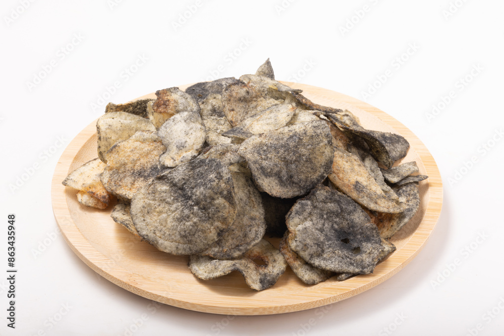 イカ墨チップス