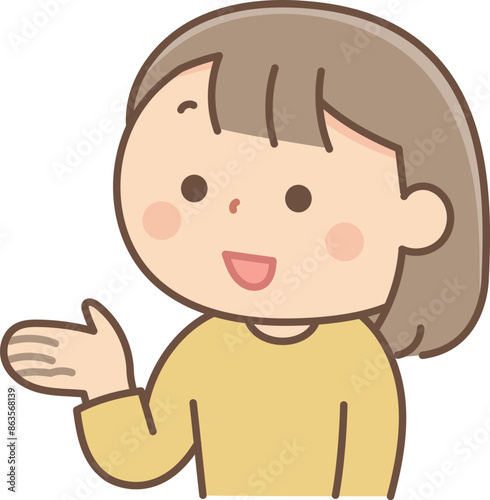説明をする笑顔の女性