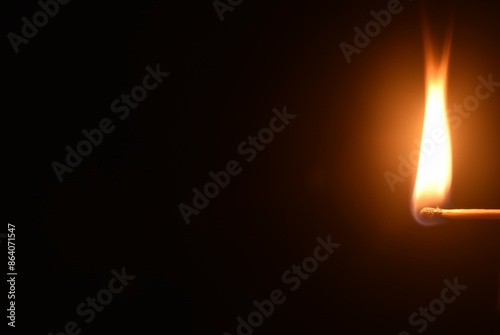 Quadro em tela red head matchstick ignite and lighting on in dark background