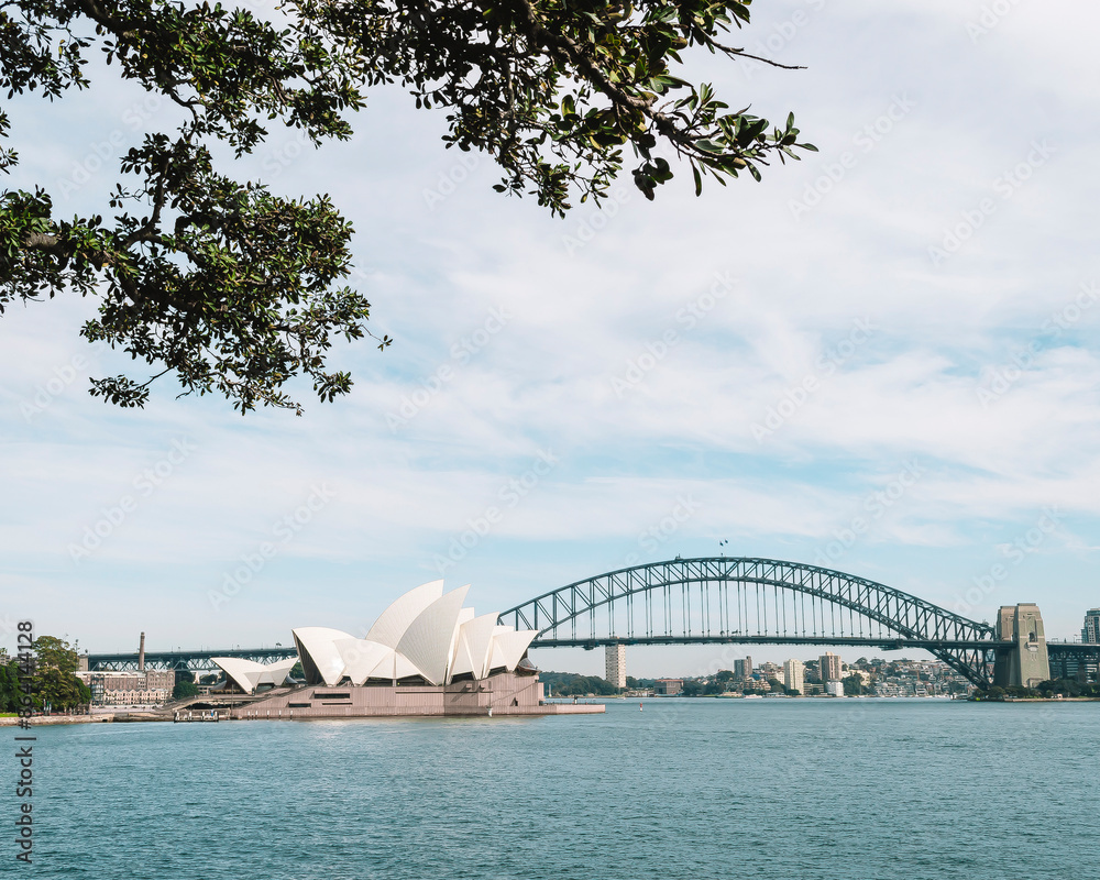 Obraz premium Sydney Opera House with Sydney Harbour Bridge in Sydney, Australia