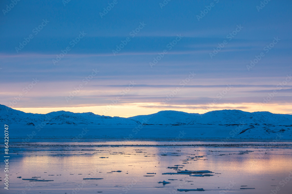 Fototapeta premium Guba Voronya, Barents Sea bay. Kola Peninsula winter landscape