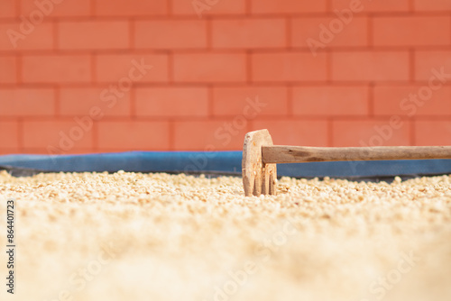 Farmers harvest coffee beans and dry them in the sun to reduce moisture in the coffee beans and wait for sorting to enter the coffee roasting process to meet the required standards before exporting.