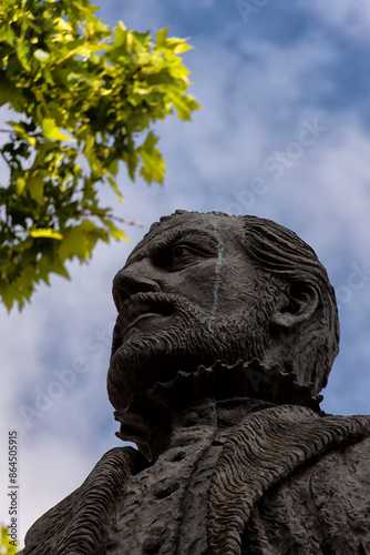 Estatua homenaje a Juan Padilla líder de los comuneros en Toledo, España photo