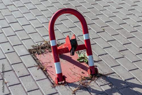 Obraz na płótnie Roadblock mounted on a cobblestone street. w salonie