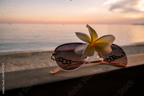 sunset holidays sea sunglases photo