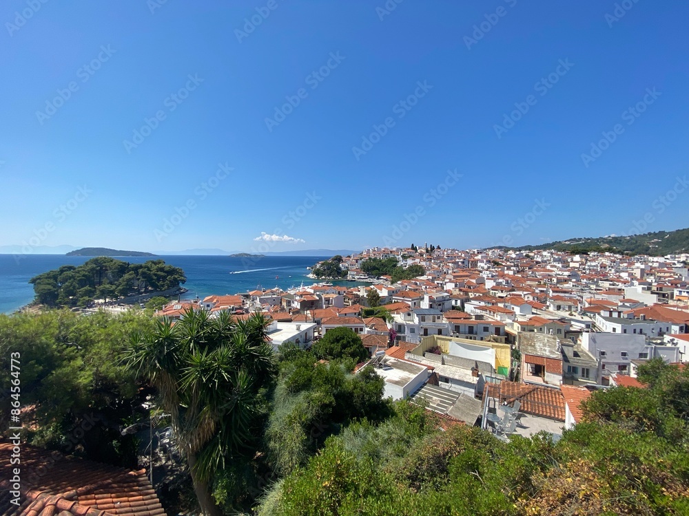 panorama miasta na wyspie skiathos panorama miasta na wyspie skiathos