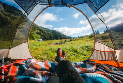 Fotografie A point of view perspective during a camping trip to the North Cascades in Washi