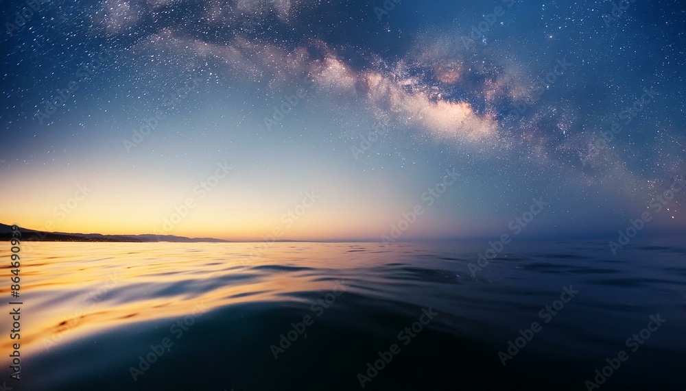 Obraz premium 穏やかな海と満天の星空/天の川4