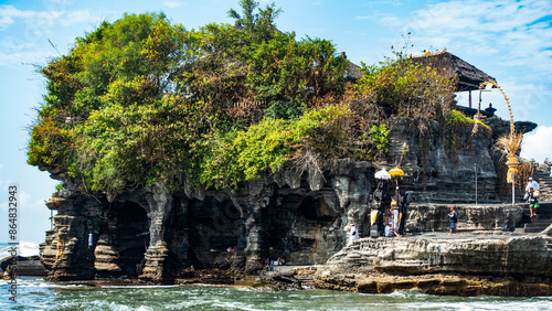 Tableau sur toile BALI April 2024 – panorama scenary of Tanah Lot temple, Bali, Indonesia