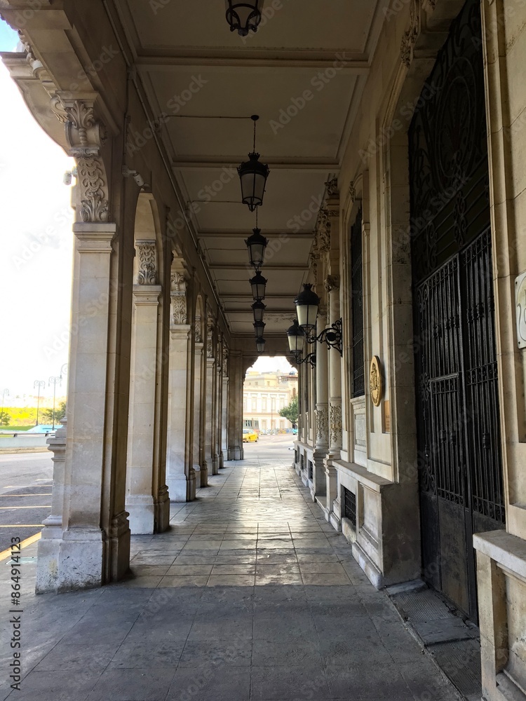 Obraz premium corridor in the town country