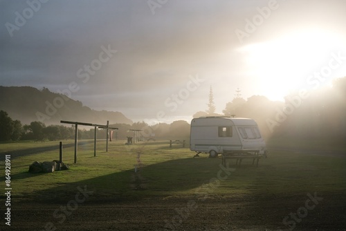 Fotografie sunrays on a hazy day on the camp