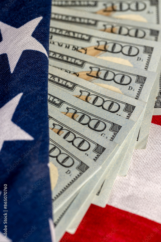 Obraz premium American dollars and the American flag