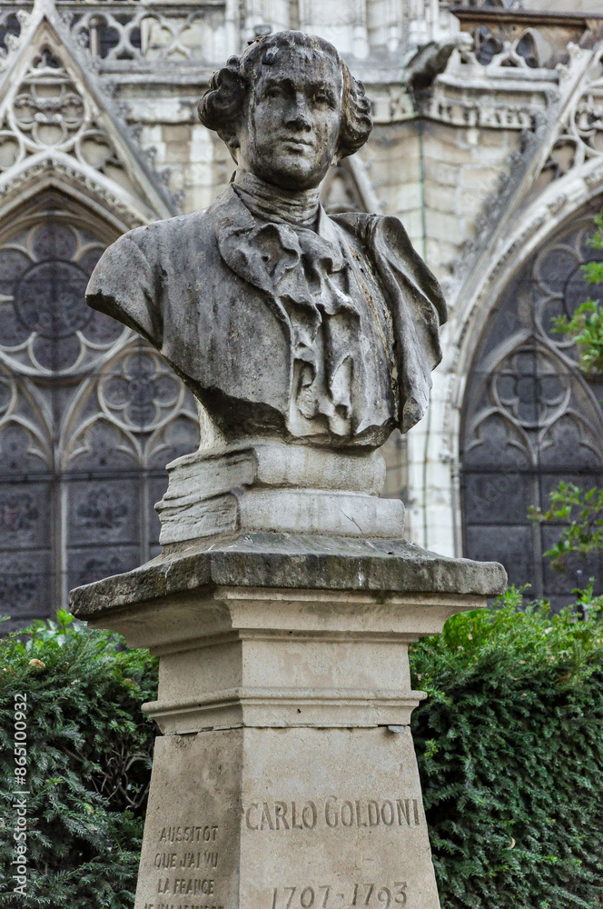Obraz premium Sculpture dedicated to the Italian writer Carlos Goldoni, near the Notre Dame Cathedral, Paris, France, Europe