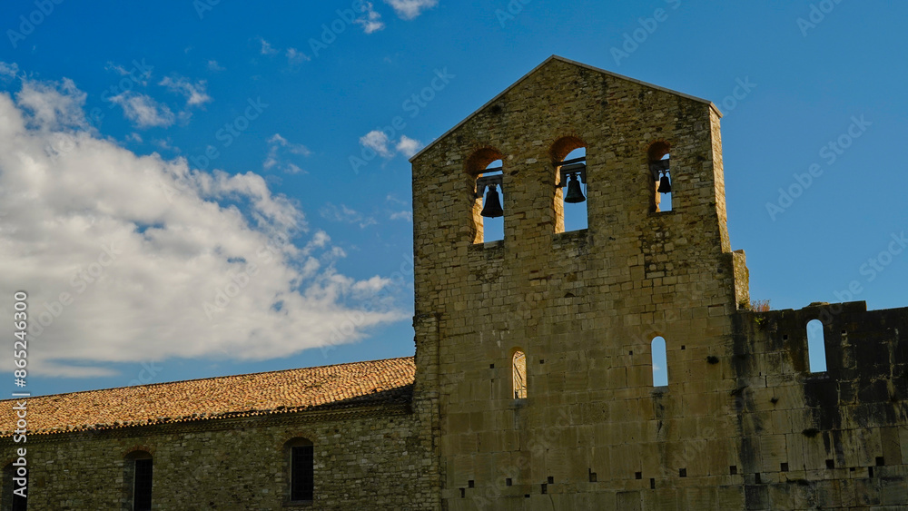 Il complesso della Santissima Trinità, detto anche l'Incompiuta di Venosa, Potenza, Basilicata. Italy Il complesso della Santissima Trinità, detto anche l'Incompiuta di Venosa, Potenza, Basilicata. Italy