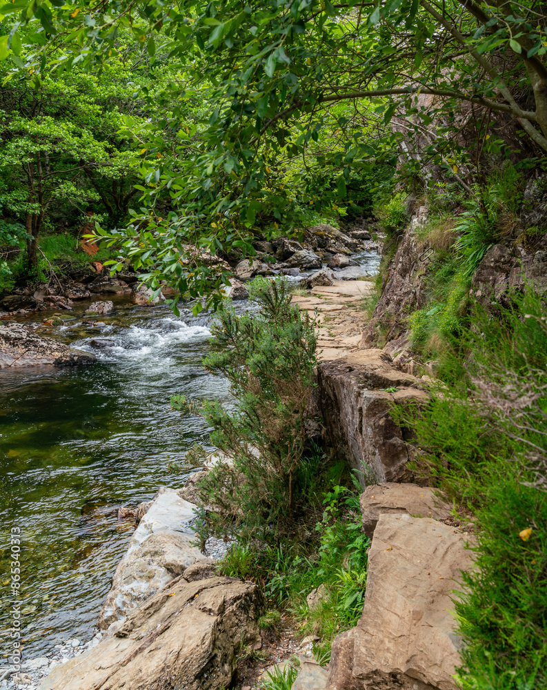 Fototapeta premium walking the Aberglaslyn Pass in North Wales