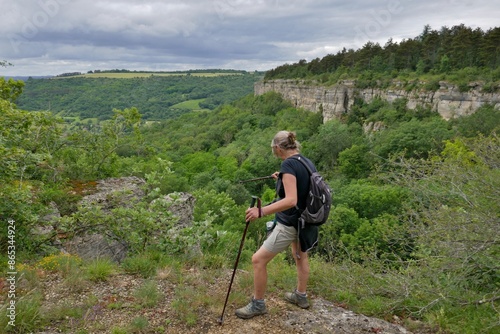 Randonneuse à la montagne.