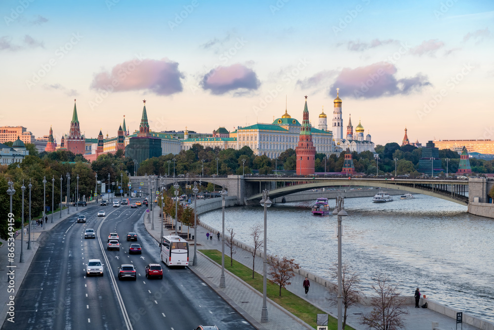 MOSCOW. View of the Kremlin from the Cathedral of Christ the Savior on an autumn evening. MOSCOW. View of the Kremlin from the Cathedral of Christ the Savior on an autumn evening.
