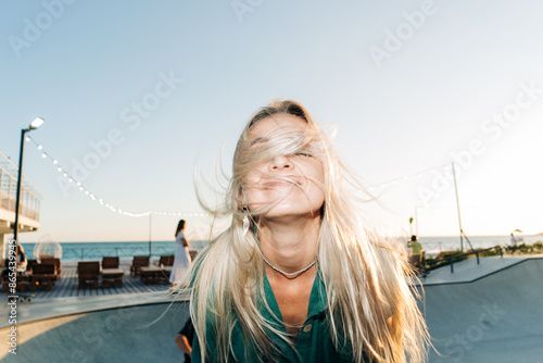 Bild auf Leinwand Wind in the hair