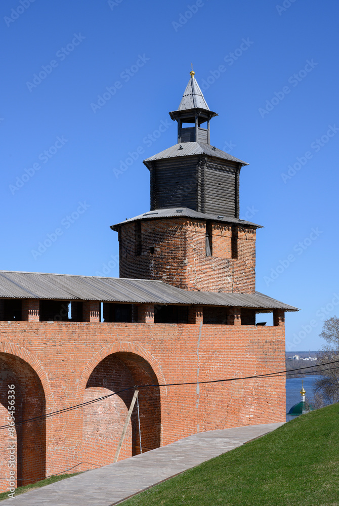 Fototapeta premium View of the fortress wall and the tower of the ancient Kremlin in Nizhny Novgoro
