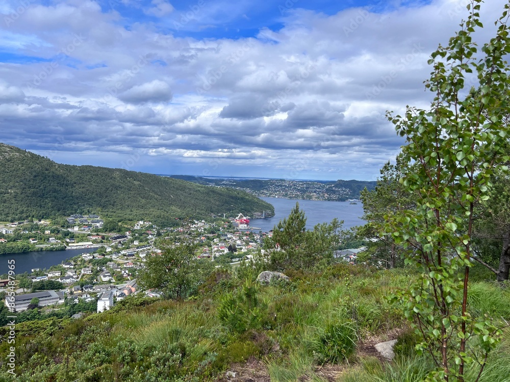 Obraz premium Hiking the Mountains in Laksevåg Bergen Norway