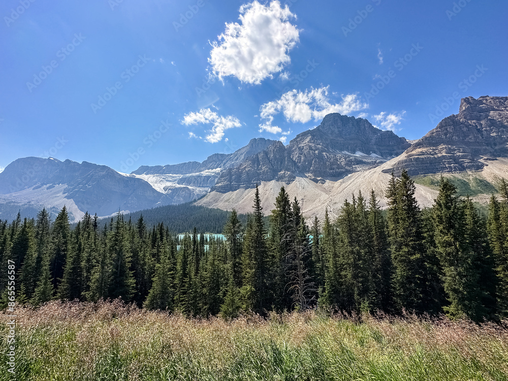 Fototapeta premium Beautiful summer landscape in Banff National Park, Alberta, Canada.