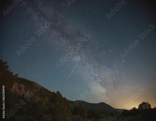 Una notte limpida svela un cielo stellato, un ricamo di luce nel buio infinito.
 photo