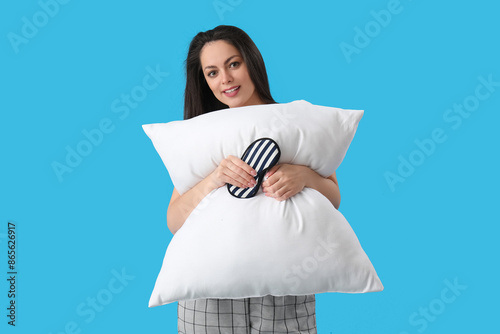 Pretty young woman with sle...