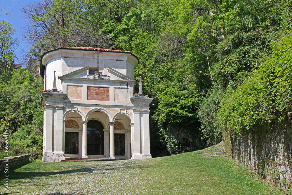 Sacro Monte di Varese: la cappella della crocifissione Sacro Monte di Varese: la cappella della crocifissione