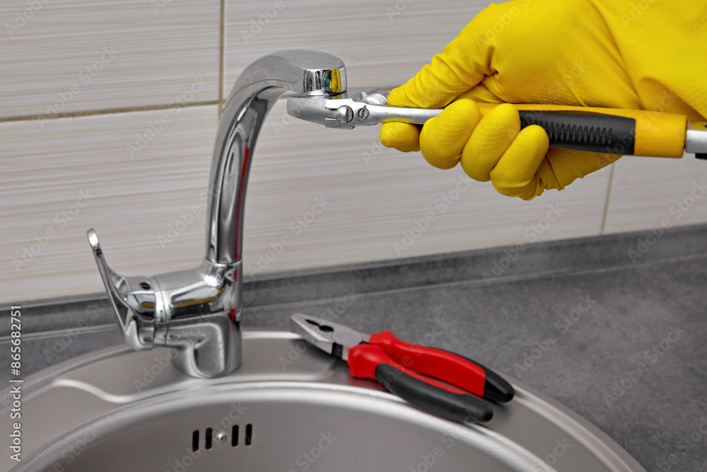 Repair of plumbing equipment in the kitchen. Replacing the water aerator in the mixer using tools Repair of plumbing equipment in the kitchen. Replacing the water aerator in the mixer using tools