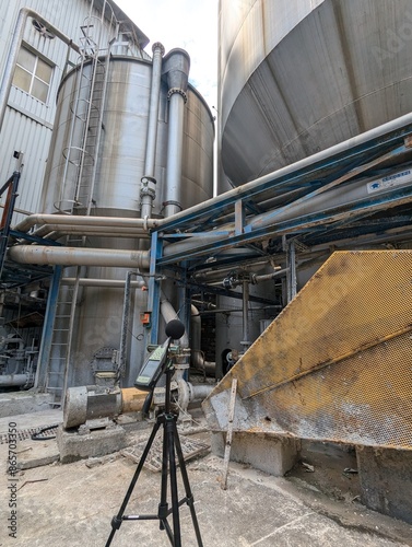 Medición de ruido ambiental en industria