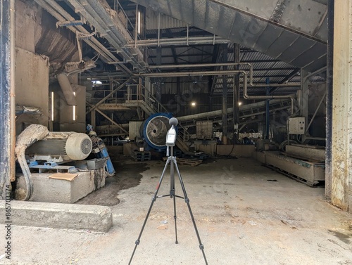 Medición de ruido ambiental en industria