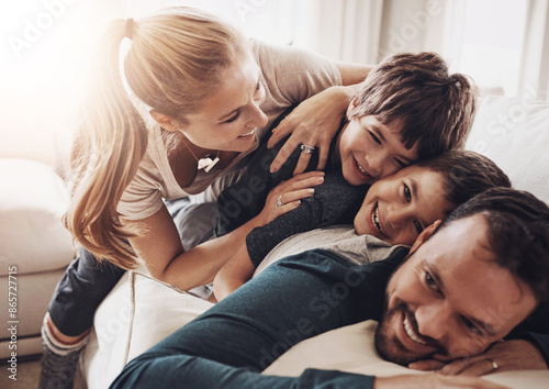 Foto Happy, parents and fun kids on a living room couch at family home playing and excited together in lounge
