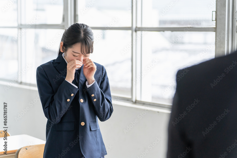 卒業式で感動して泣く生徒と先生(女子高生・高校生・中学生)
卒業式で感動して泣く生徒と先生(女子高生・高校生・中学生)