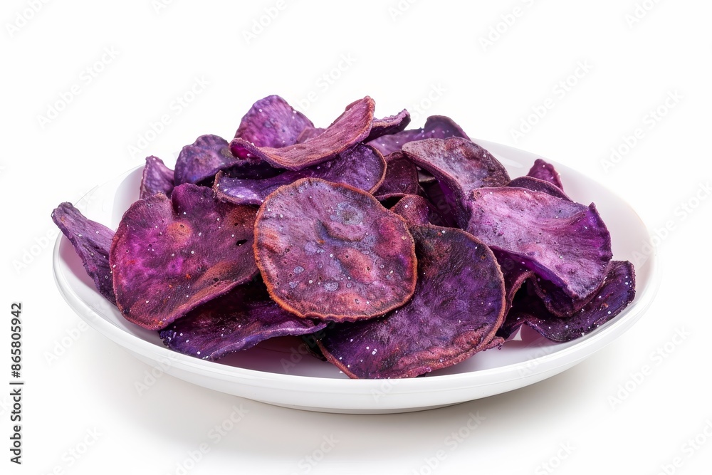 Obraz premium Purple sweet potato chips crispy and sweet on white plate isolated on white background