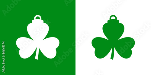 Tiempo de Navidad. Logo con silueta de trébol para colgar como bola de navidad para tarjetas y felicitaciones