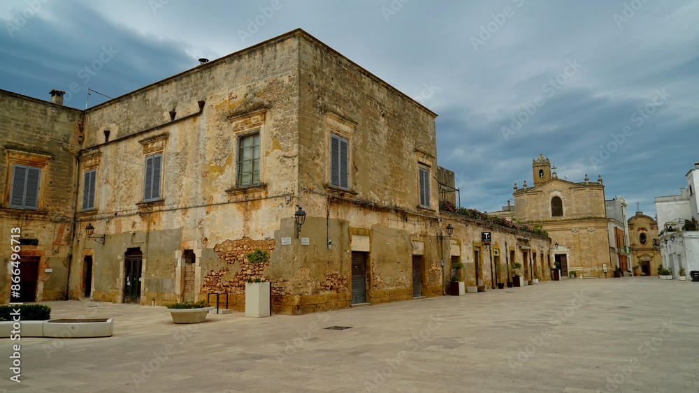 Fototapeta premium La monumentale piazza Leonardo Leo di San Vito dei Normanni, Lecce, Puglia. Italia