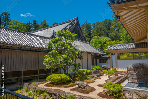 Cuadro en lienzo Exquisite zen gardens in teh courtyards of an ancient temple in Matsushima, Send