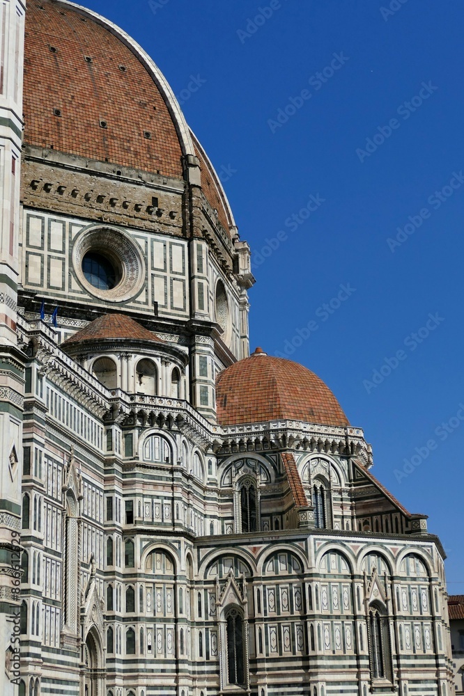 Fototapeta premium , la façade latérale et le dôme de La cathédrale Santa Maria Del Fiore à Florence