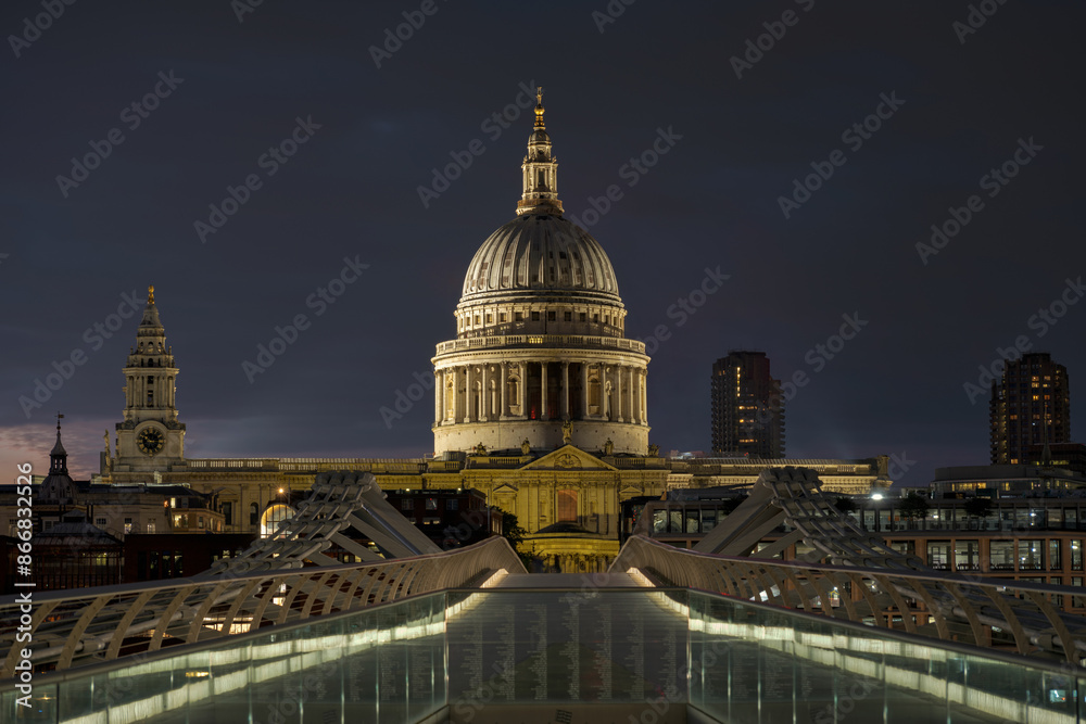 Fototapeta premium Camminando verso St. Paul