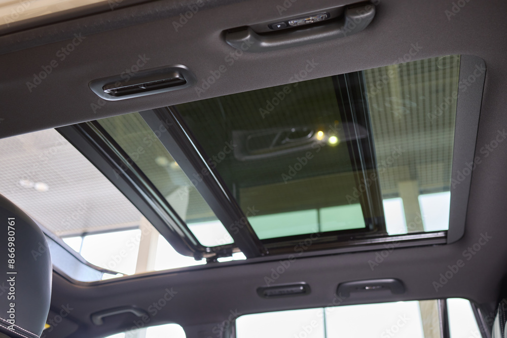 Motor vehicle with sunroof, rear view mirror, and hood Motor vehicle with sunroof, rear view mirror, and hood