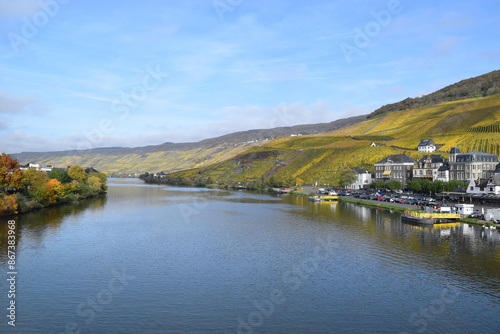 Mosel bei Bernkastel-Kues im Herbst