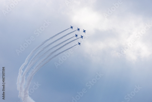 ブルーインパルスの航空ショー photo