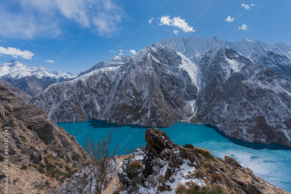 Obraz premium Shey Phoksundo Lake, Ringmo Lake - Shey Phoksundo National Park - Dolpo - Western Nepal