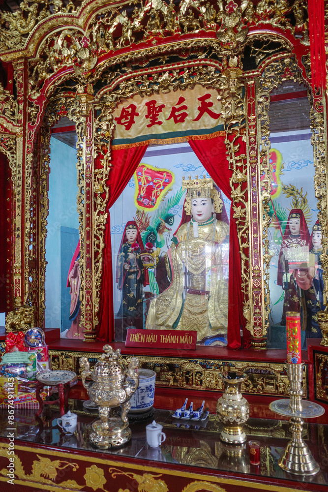 Fototapeta premium Hoi An, Vietnam - 8 Feb, 2024: Hoi Quan Hai Nam, Assembly Hall of the Hainan Chinese Congregation, Hoi An Old Quarter