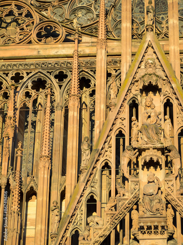 Obraz na płótnie Details of the west facade of the Cathedral of Our Lady of Strasbourg w salonie