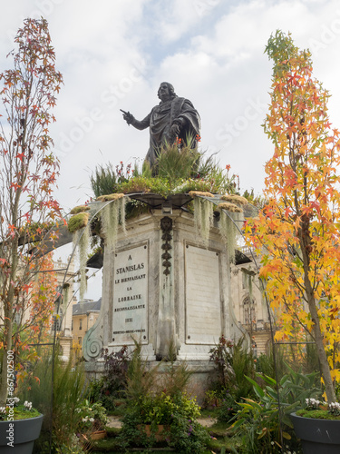 Obraz na płótnie Stanislas statue in the square named after him in Nancy w salonie