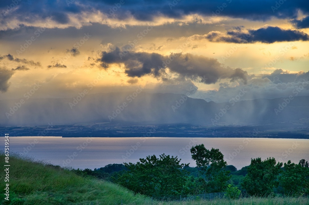 Obraz premium Abendstimmung über dem Genfer See