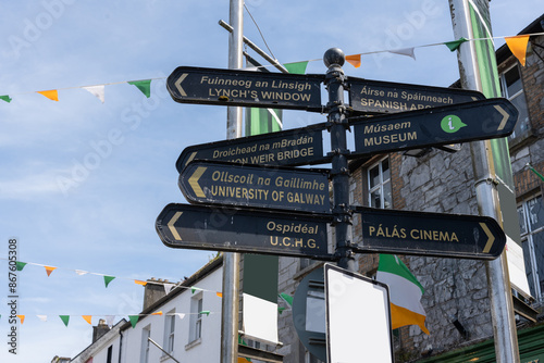 Obraz na płótnie driving directions in dublin ireland w salonie