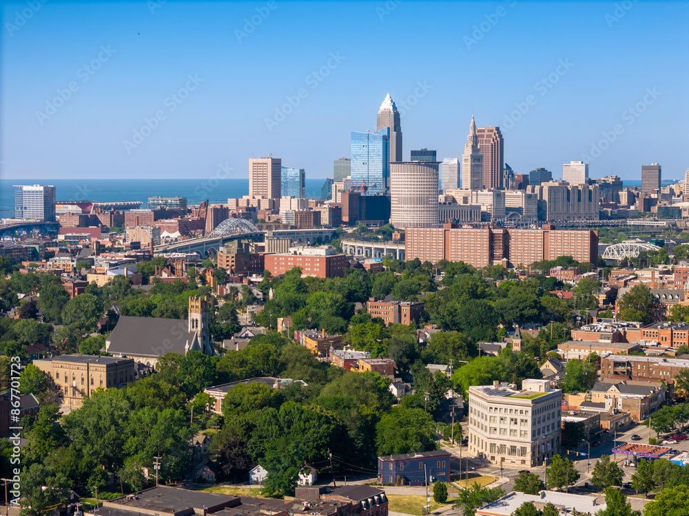 Obraz premium Cleveland aerial skyline of the forest city from a south viewpoint